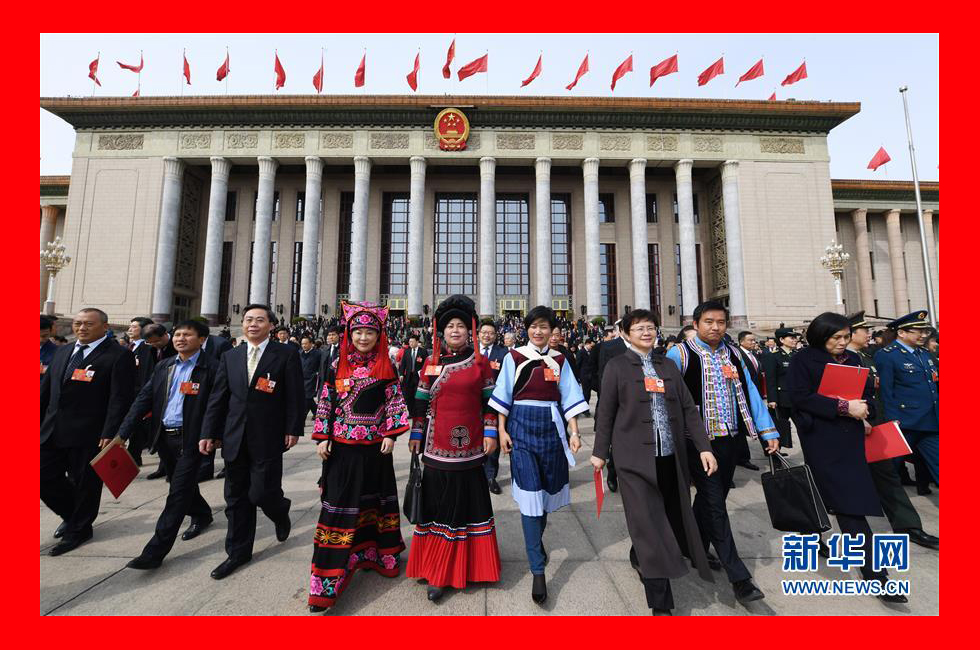 3月20日，第十三屆全國人民代表大會第一次會議閉幕會。這是會后，代表走出人民大會堂。