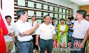 作家林迎采訪永光刀剪集團(tuán)董事長(zhǎng)張銳宗