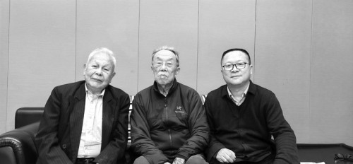  2022年1月，李少君和謝冕、王蒙兩位老師合影。      本版圖片均為受訪者供圖